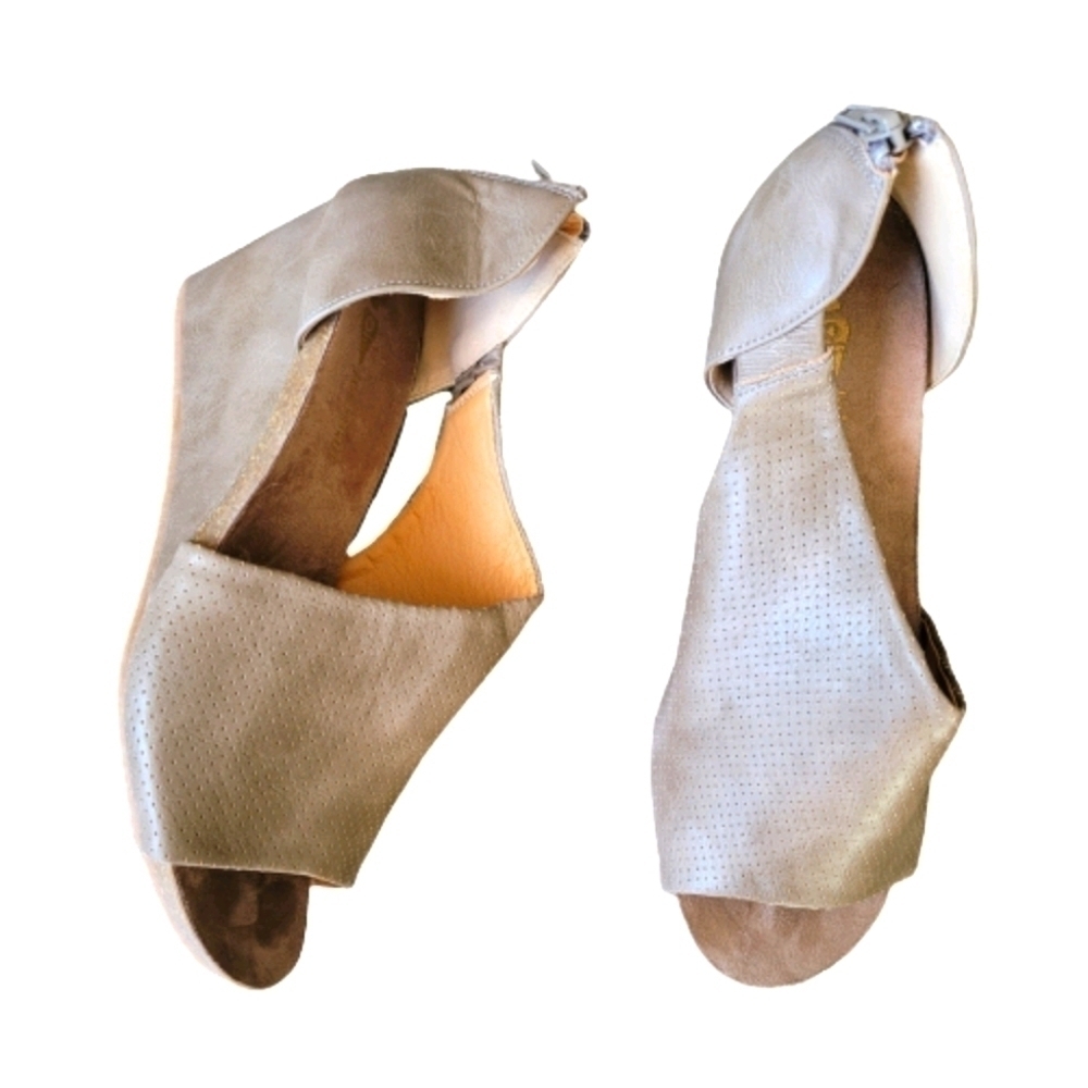 NWOT Jolimall Taupe Faux Leather Open Toe Wedges